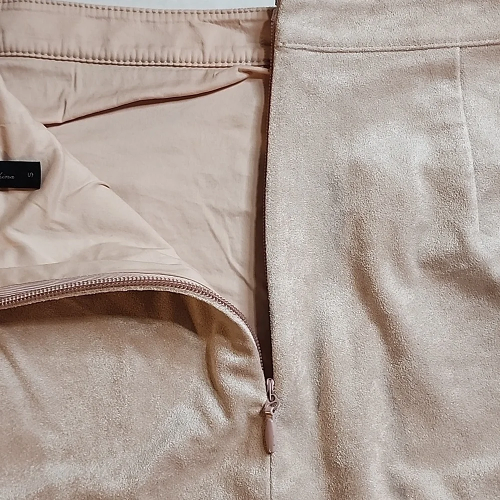 BCBGMAXAZRIA Bare Pink Mini Skirt NWOT Sz Small